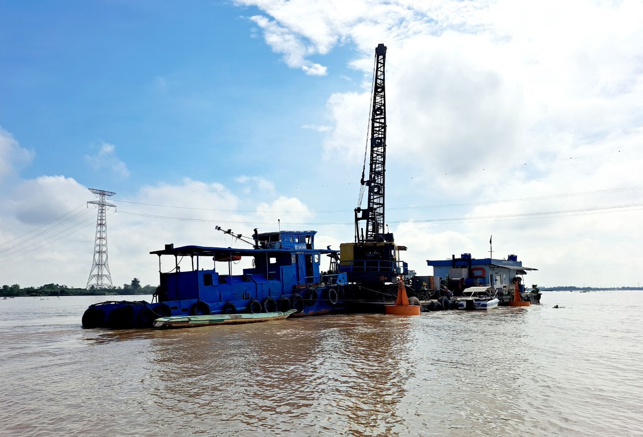 Phó Thủ tướng Trần Hồng Hà kiểm tra các dự án cao tốc trọng điểm khu vực ĐBSCL - Ảnh 2.