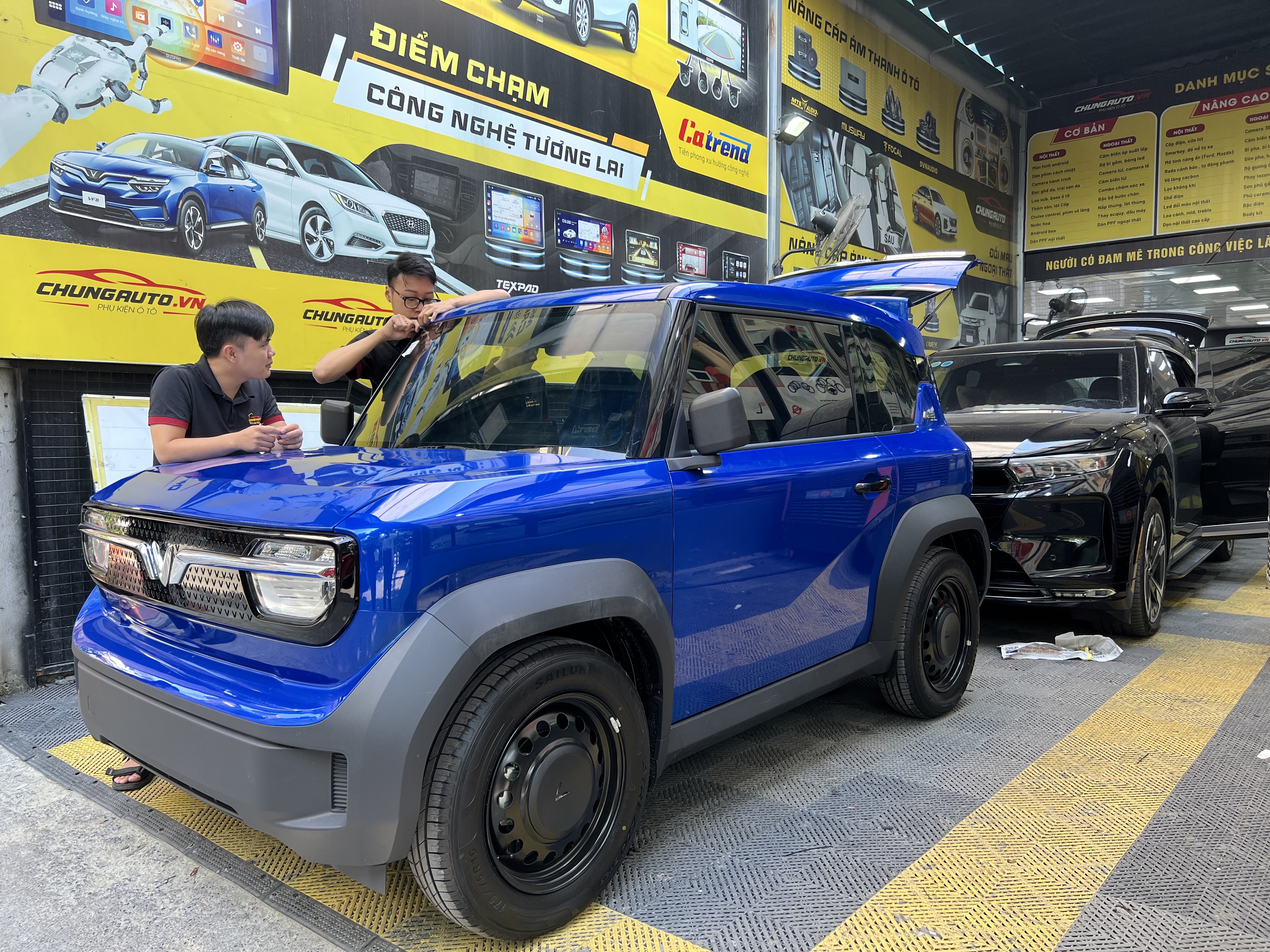 Dán phim cách nhiệt, đừng nghĩ tối màu sẽ mát- Ảnh 1. Dán phim cách nhiệt, đừng nghĩ tối màu sẽ mát- Ảnh 1.