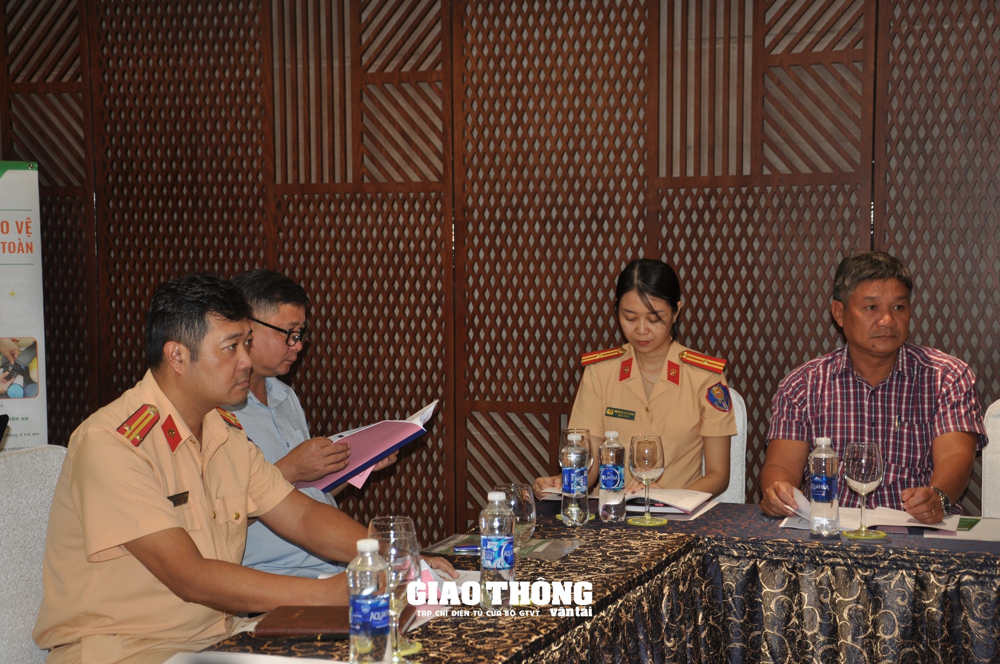 Đảm bảo an toàn cho trẻ em trên ô tô khi tham gia giao thông - Ảnh 9.