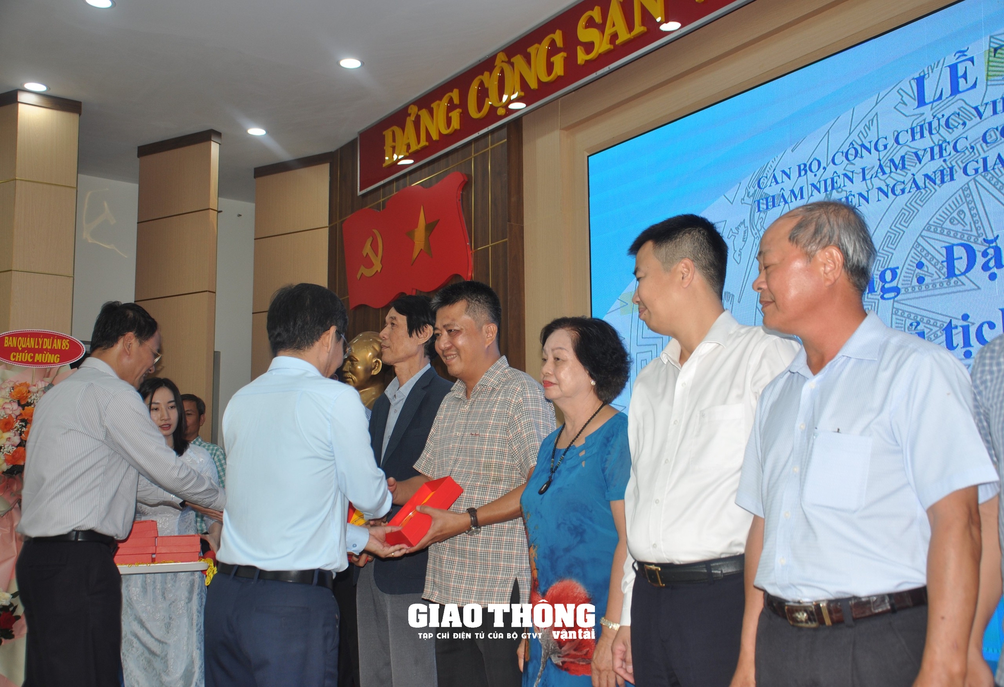 Ấm áp Ngày truyền thống Giao thông đường bộ Khu V - Ảnh 18.