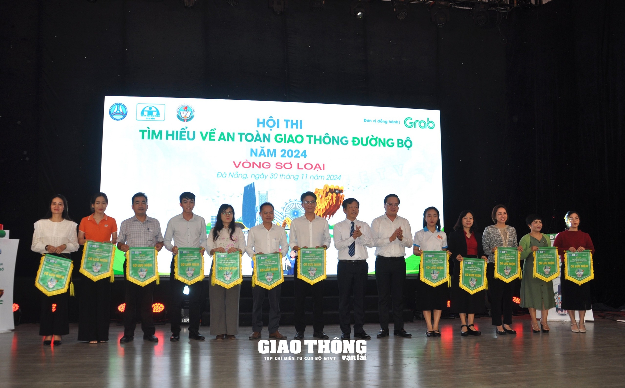 Học sinh Đà Nẵng hứng khởi thế hiện kiến thức pháp luật ATGT đường bộ - Ảnh 1.