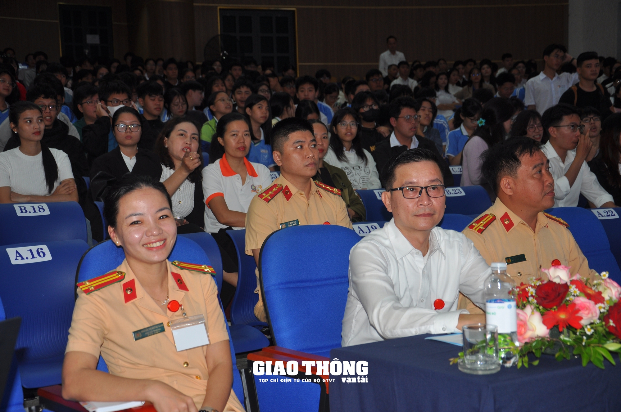 Học sinh Đà Nẵng hứng khởi thế hiện kiến thức pháp luật ATGT đường bộ - Ảnh 3.