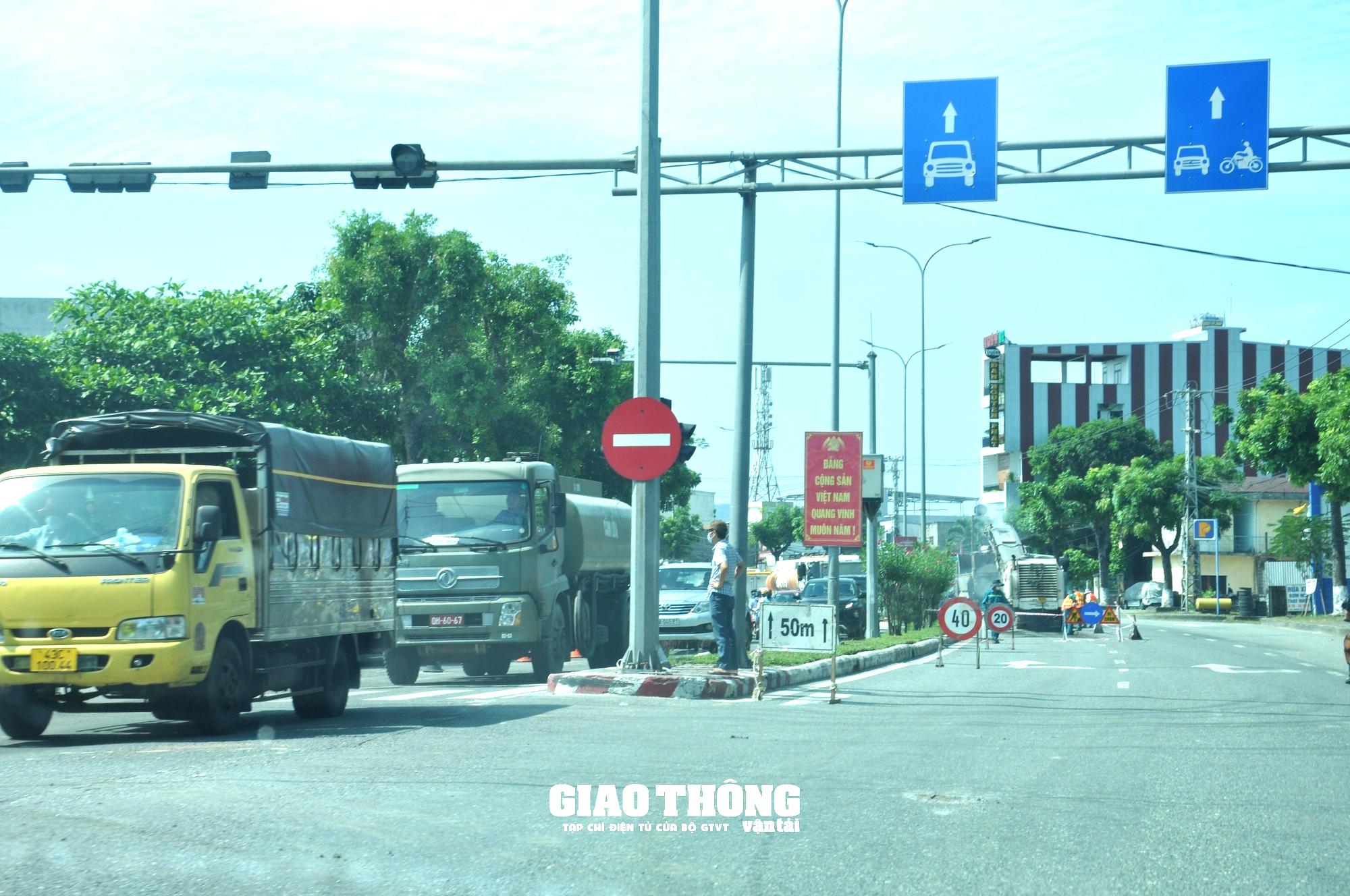 Đà Nẵng hạn chế tốc độ, cấm ô tô khách từ 29 chỗ, ô tô tải trên 10,5 tấn theo khu giờ trên QL1 - Ảnh 1.