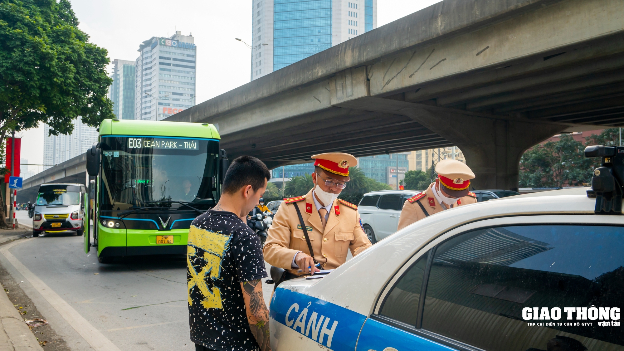 Lái mới thường xuyên mắc phải những lỗi vi phạm giao thông này - Ảnh 1.