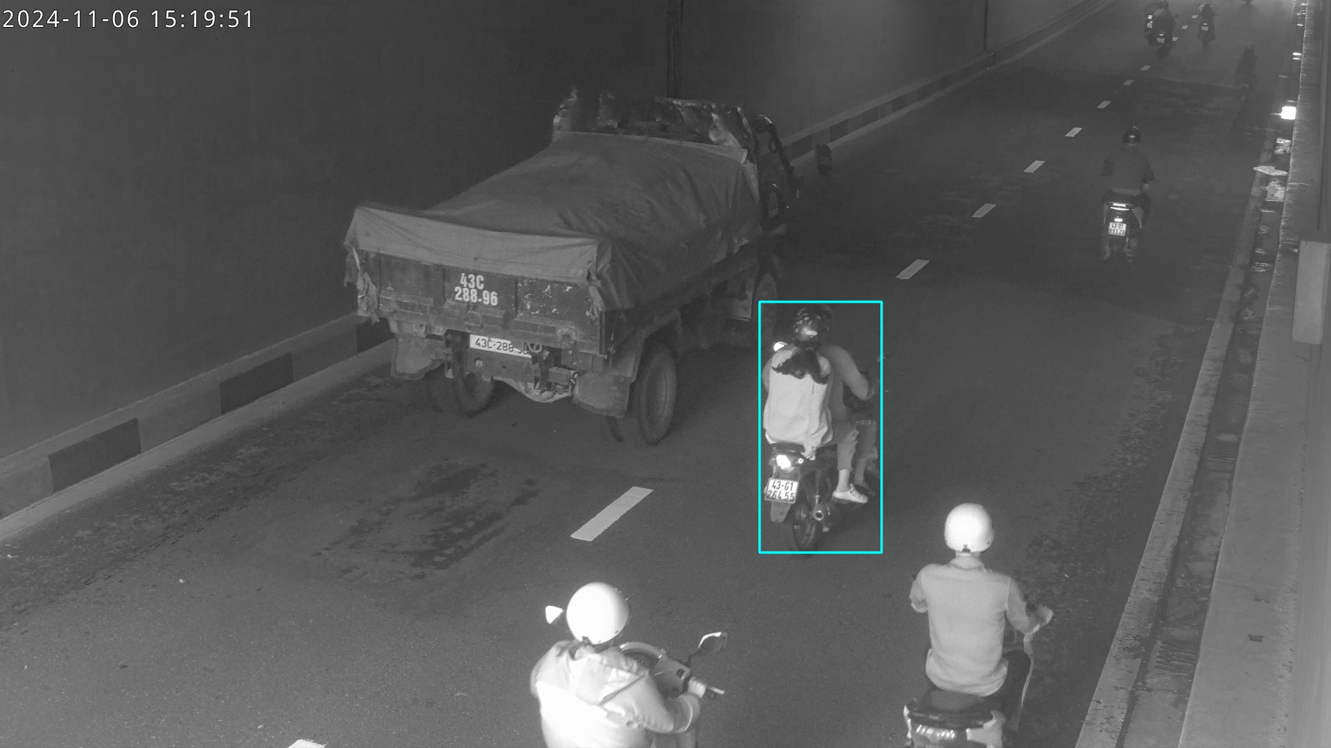 Đà Nẵng: Trích xuất camera xác định xe tải rải đá ở hầm Điện Biên Phủ- Ảnh 2.