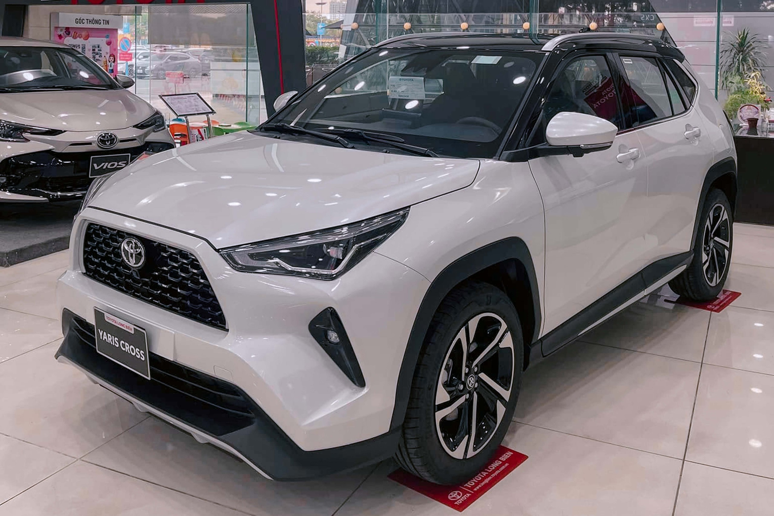 Giá xe Toyota Yaris Cross lăn bánh tháng 12/2024: Rẻ hơn KIA Seltos, Hyundai Creta- Ảnh 1.