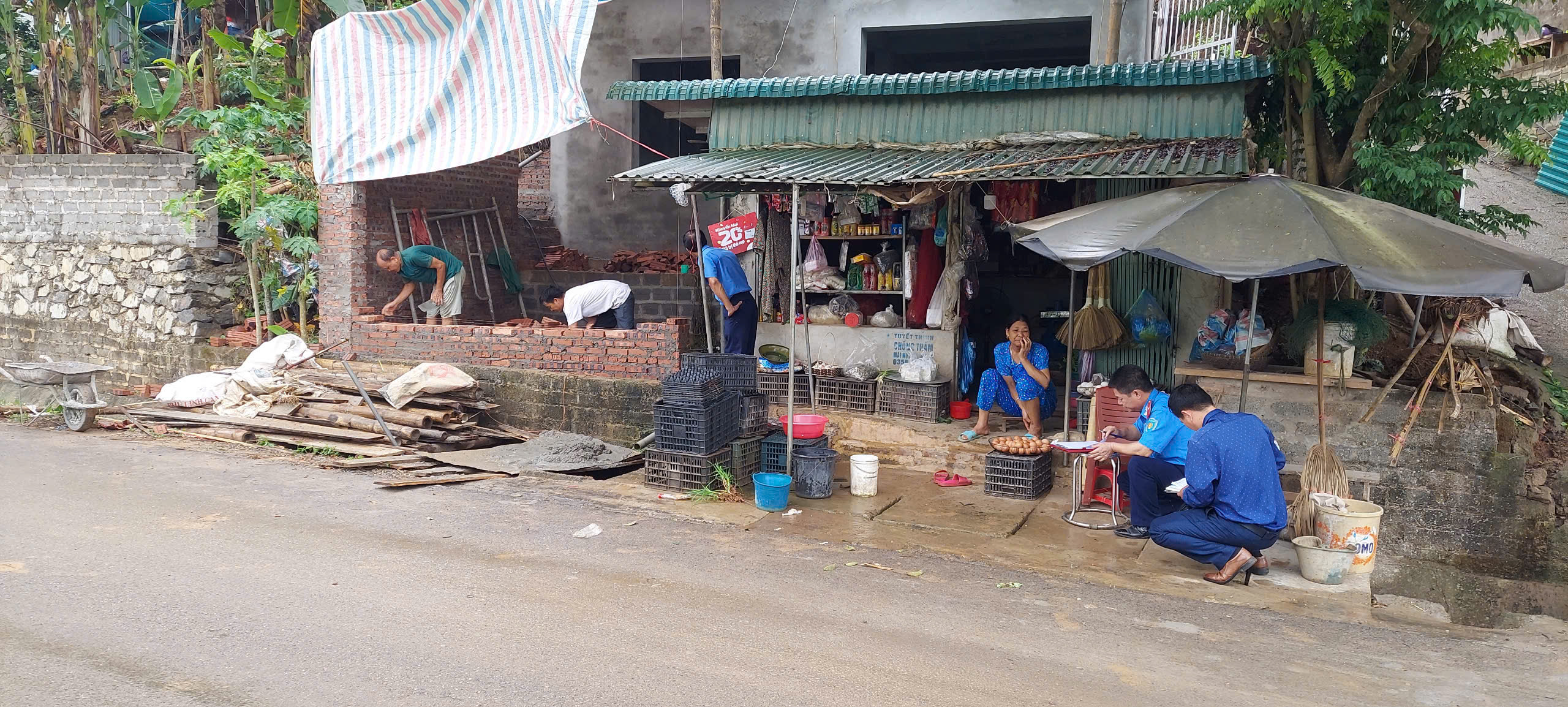 Hoà Bình: Thanh tra giao thông tăng cường phổ biến pháp luật về TTATGT - Ảnh 4.