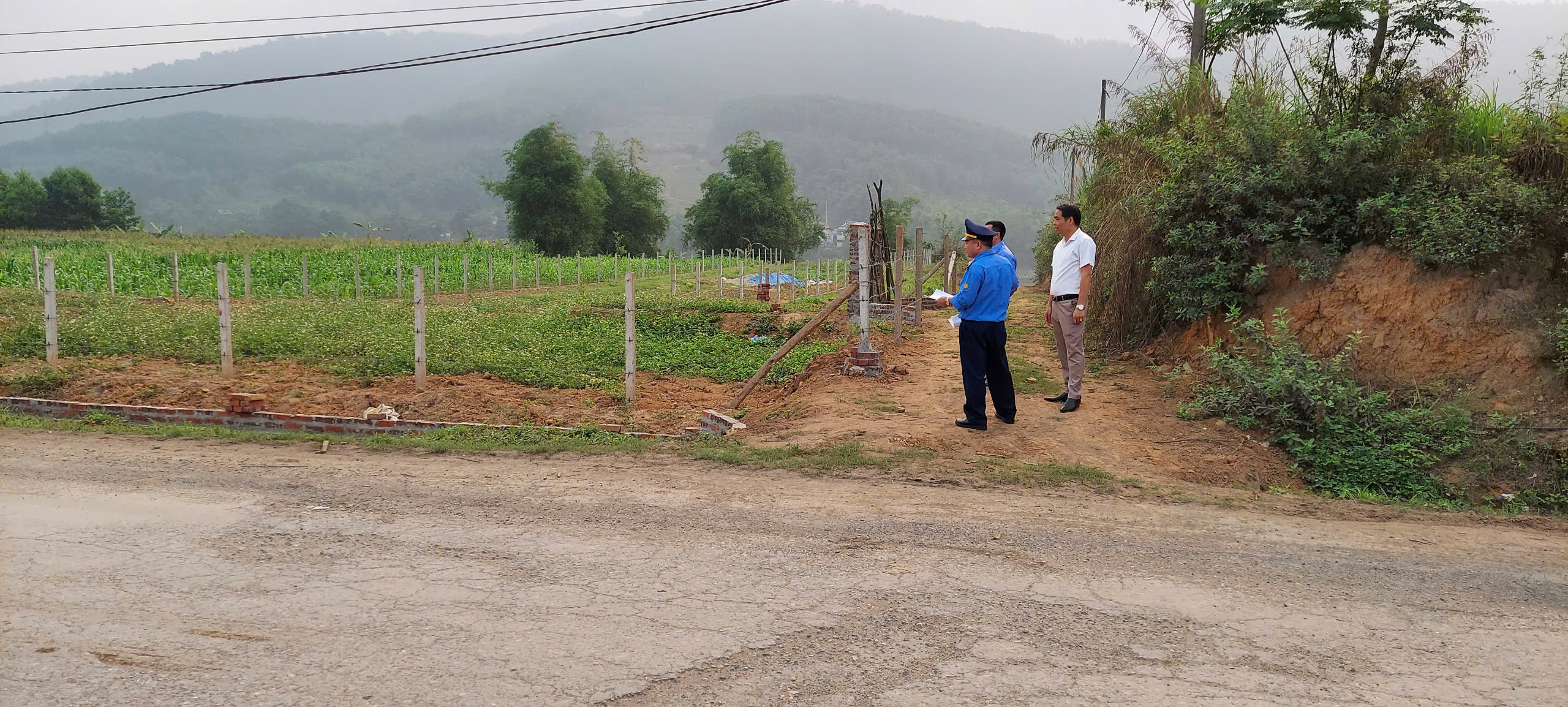 Hoà Bình: Thanh tra giao thông tăng cường phổ biến pháp luật về TTATGT - Ảnh 2.