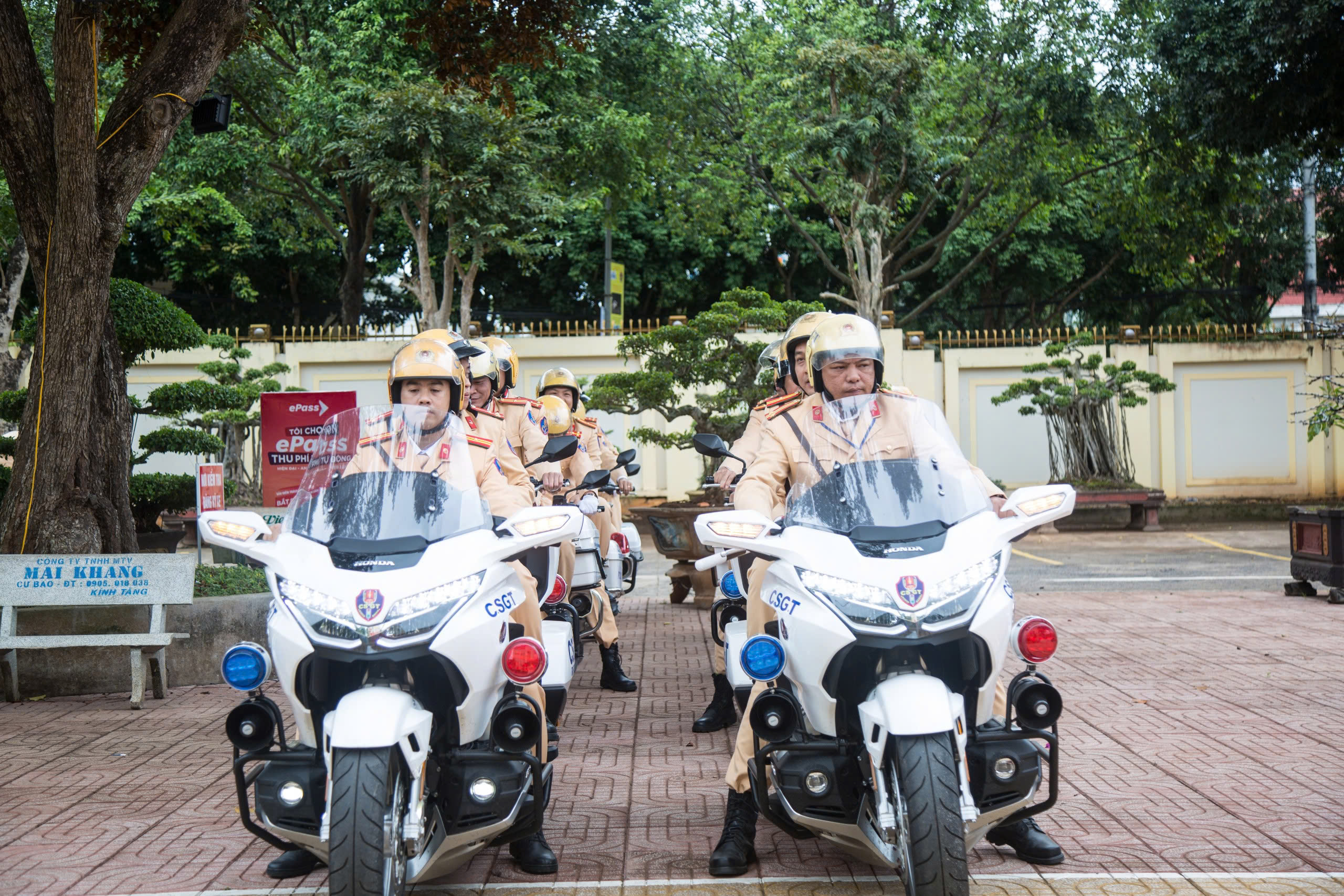 Công an tỉnh Đắk Lắk ra quân thực hiện cao điểm đảm bảo TTATGT dịp Tết Nguyên đán 2025- Ảnh 4. Công an tỉnh Đắk Lắk ra quân thực hiện cao điểm đảm bảo TTATGT dịp Tết Nguyên đán 2025- Ảnh 4.