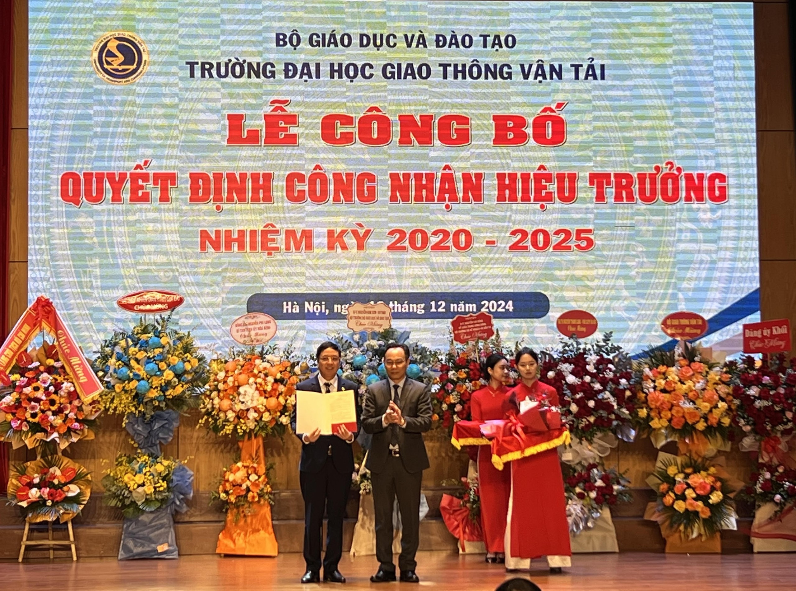 PGS. TS. Nguyễn Văn Hùng là tân Hiệu trưởng Trường Đại học GTVT - Ảnh 1.