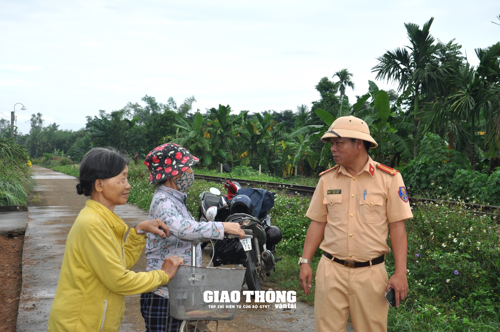 Quảng Ngãi đóng, xóa loạt lối đi tự mở gây mất ATGT đường sắt - Ảnh 12.