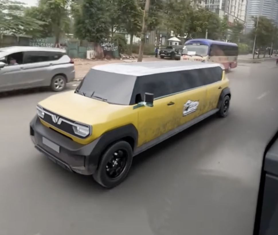 Thực hư VinFast VF3 Limousine xôn xao mạng xã hội, dài như xe buýt- Ảnh 2.