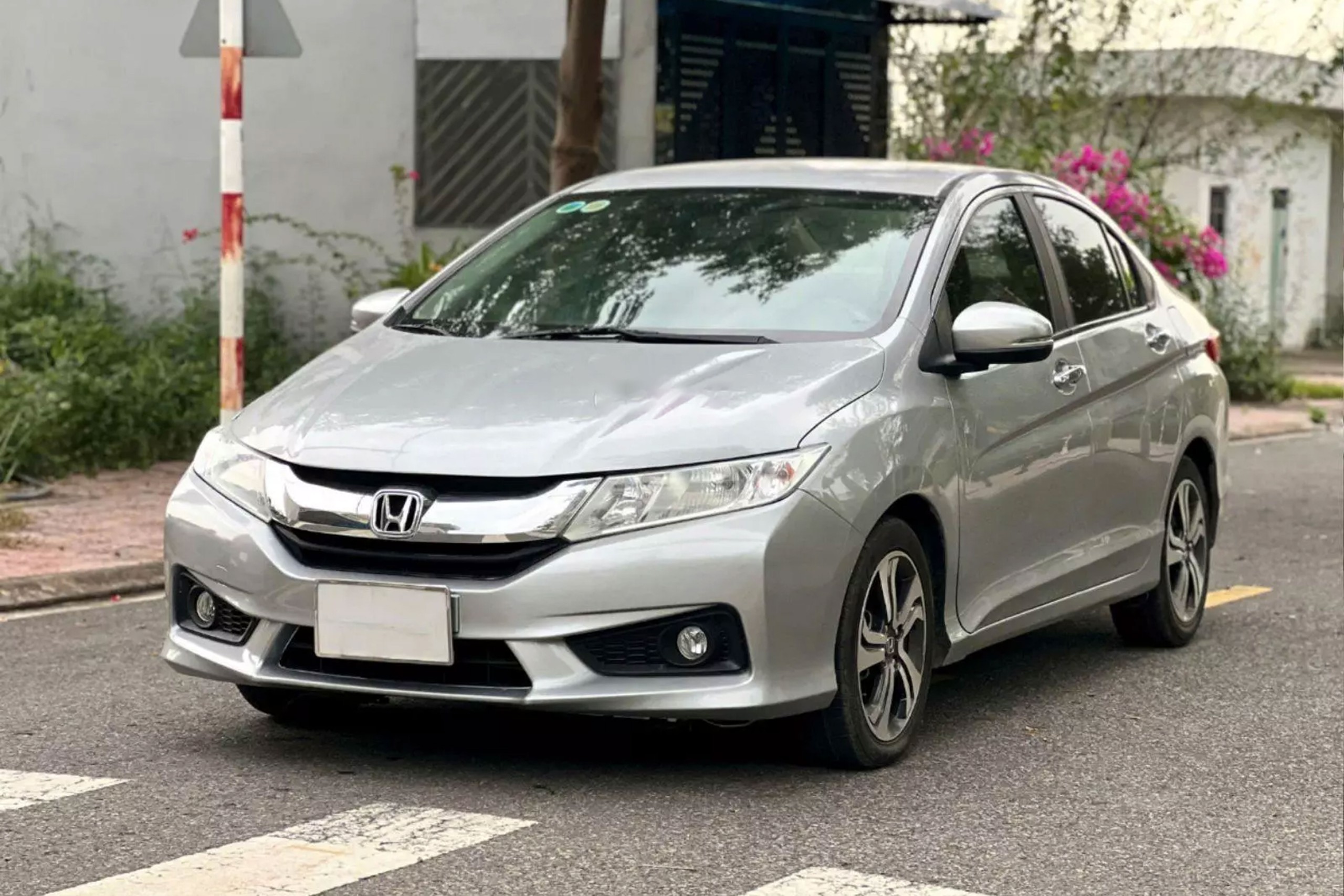 Mua ô tô cũ tầm 300 triệu chơi Tết: Xuất hiện mẫu xe được săn đón hơn cả Toyota Vios, Honda City- Ảnh 2.