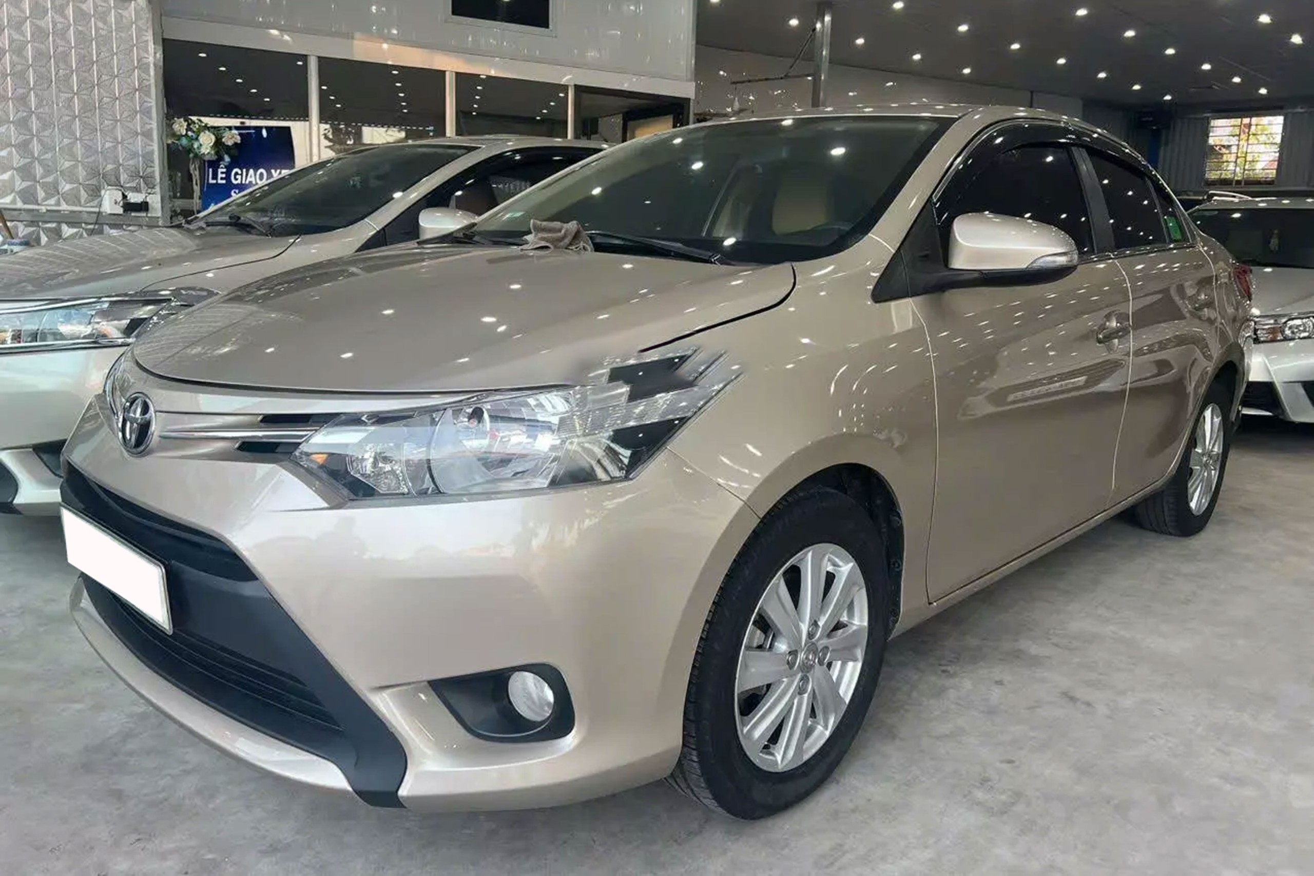 Mua ô tô cũ tầm 300 triệu chơi Tết: Xuất hiện mẫu xe được săn đón hơn cả Toyota Vios, Honda City- Ảnh 1.