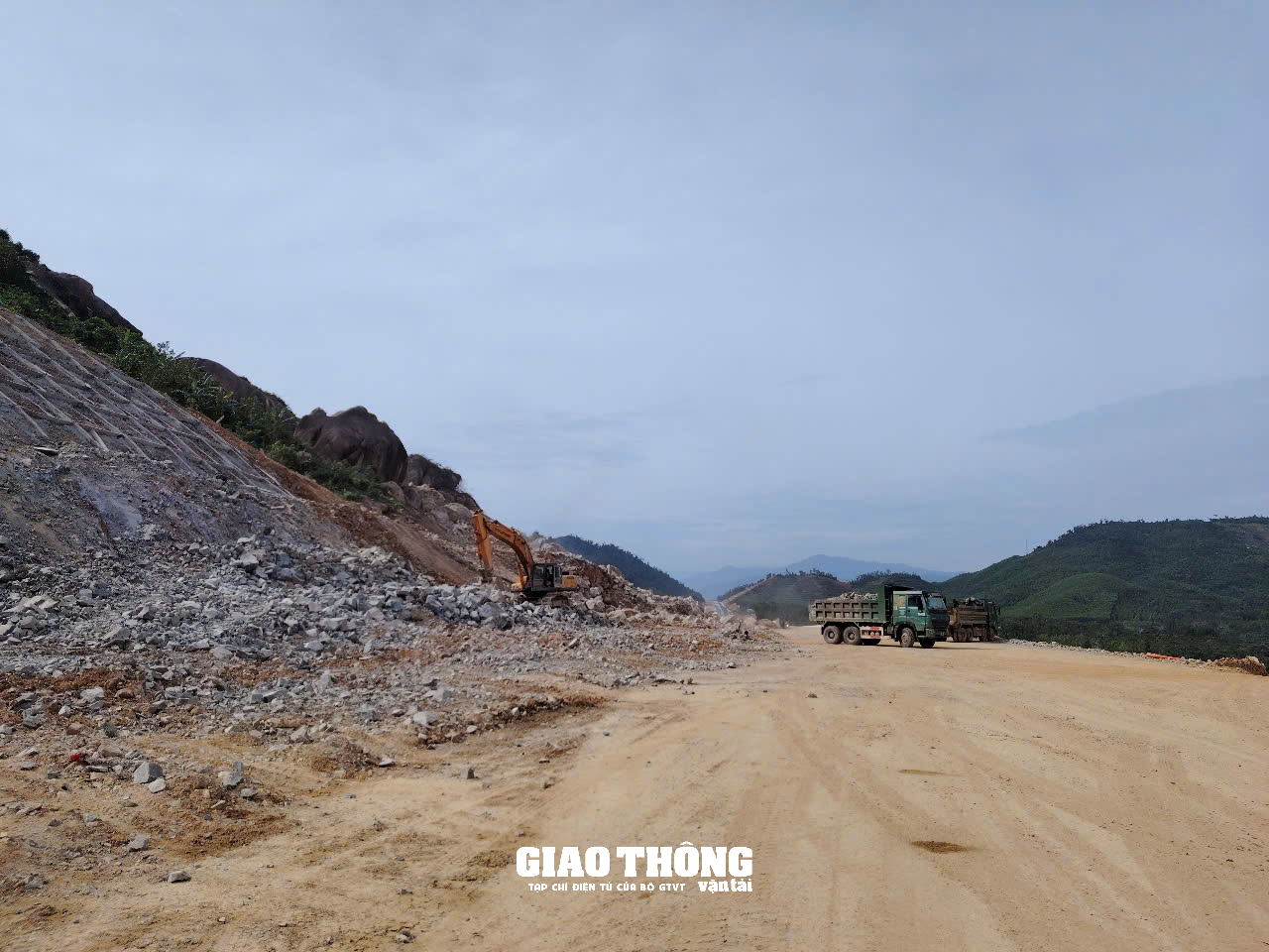 Công trình cao tốc Vân Phong - Nha Trang: Khối lượng còn lớn, có kịp khai thác vào ngày 10/1/2025?- Ảnh 5.