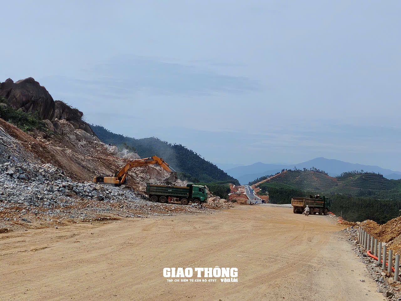 Công trình cao tốc Vân Phong - Nha Trang: Khối lượng còn lớn, có kịp khai thác vào ngày 10/1/2025?- Ảnh 7.