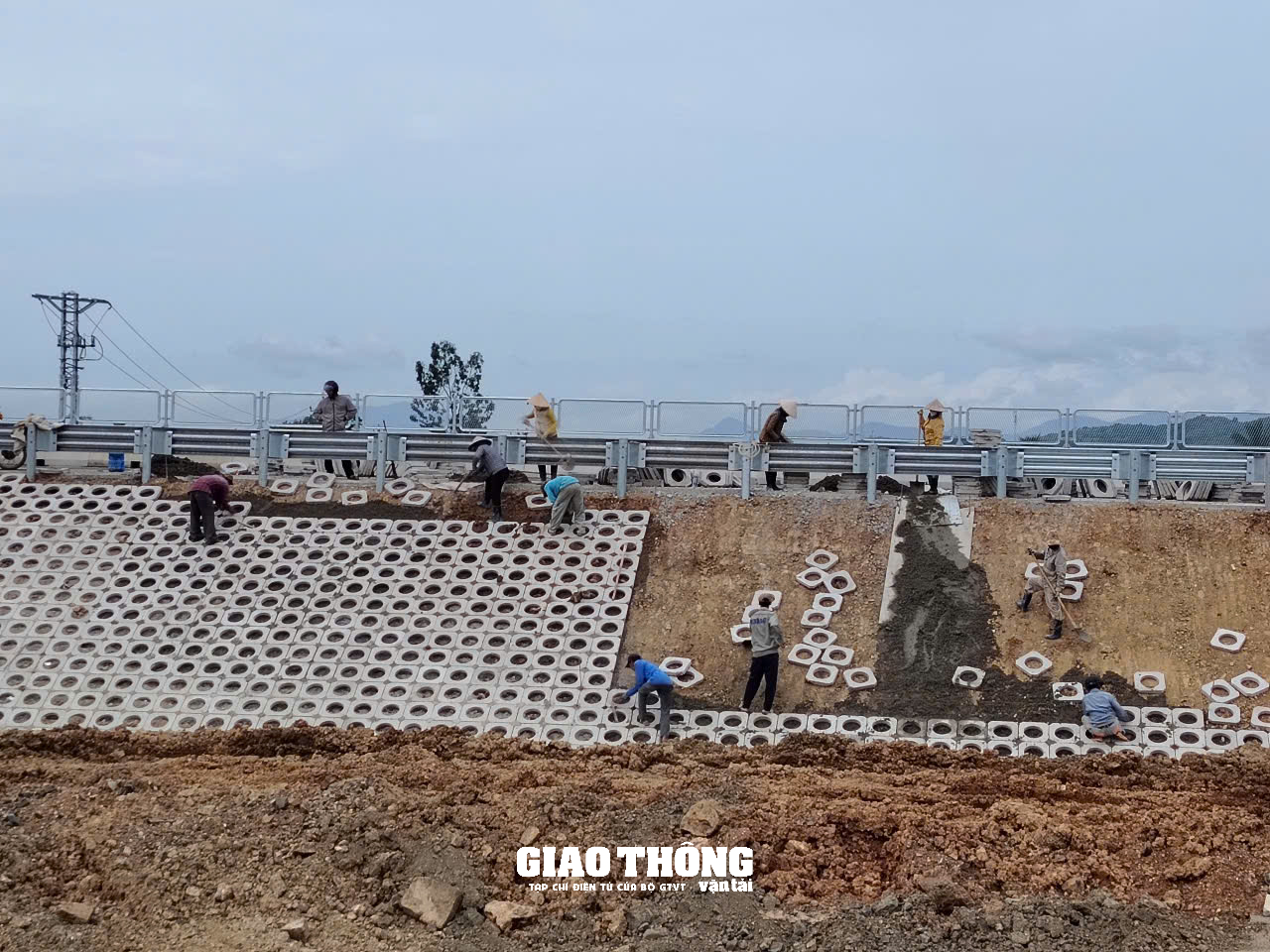 Công trình cao tốc Vân Phong - Nha Trang: Khối lượng còn lớn, có kịp khai thác vào ngày 10/1/2025?- Ảnh 9.