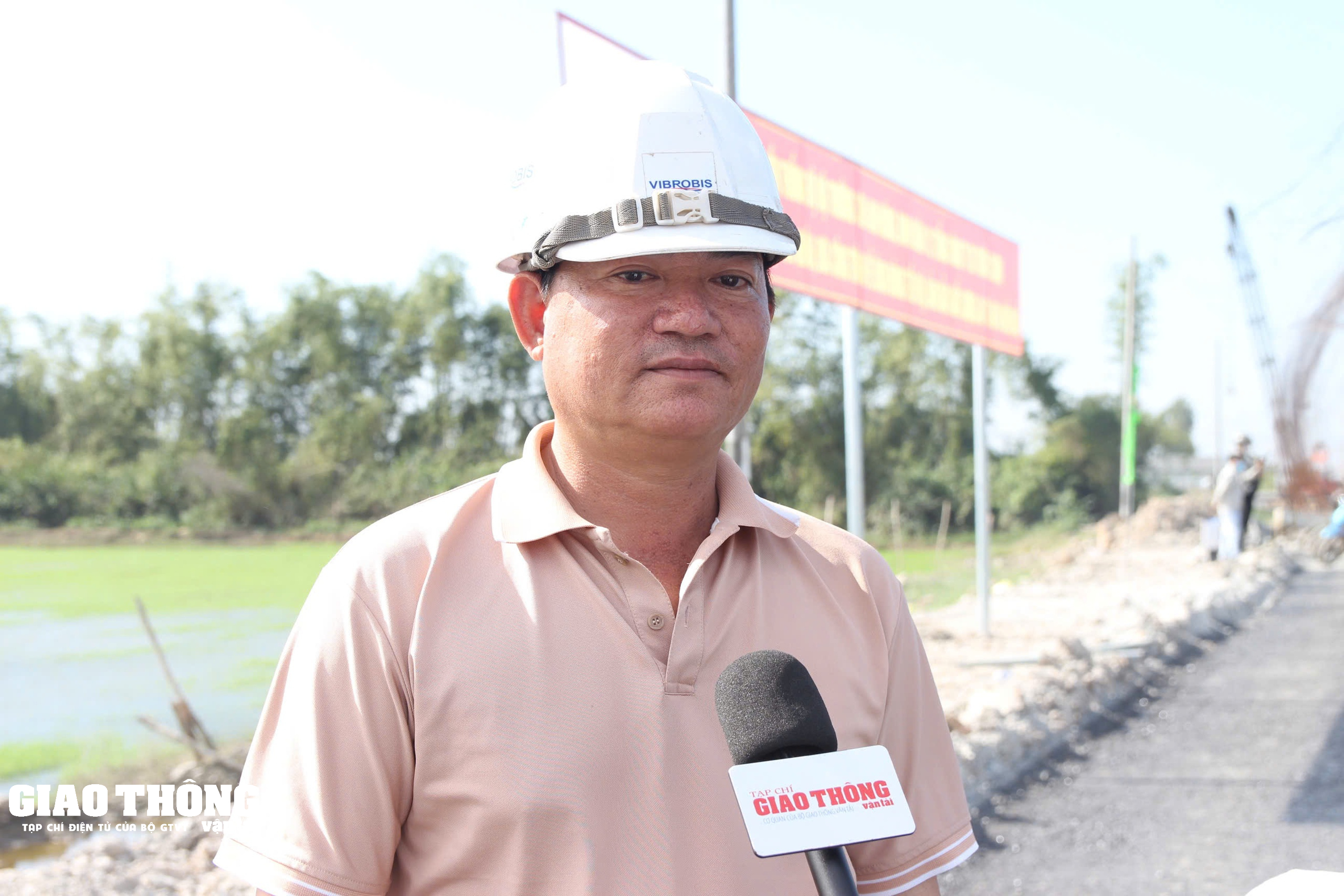 Thảm những mét nhựa đầu tiên trên cao tốc Cần Thơ - Cà Mau- Ảnh 10.