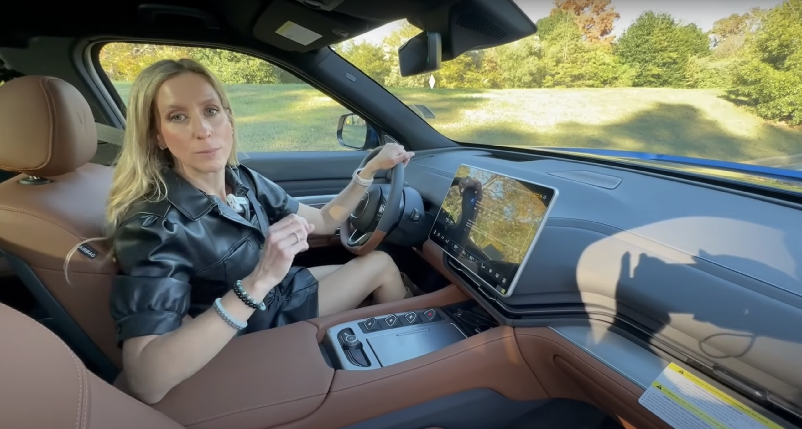 Người Mỹ đánh giá VinFast VF9, tiết lộ một điều ít ai ngờ nhà máy VinFast ở đây - Ảnh 6.