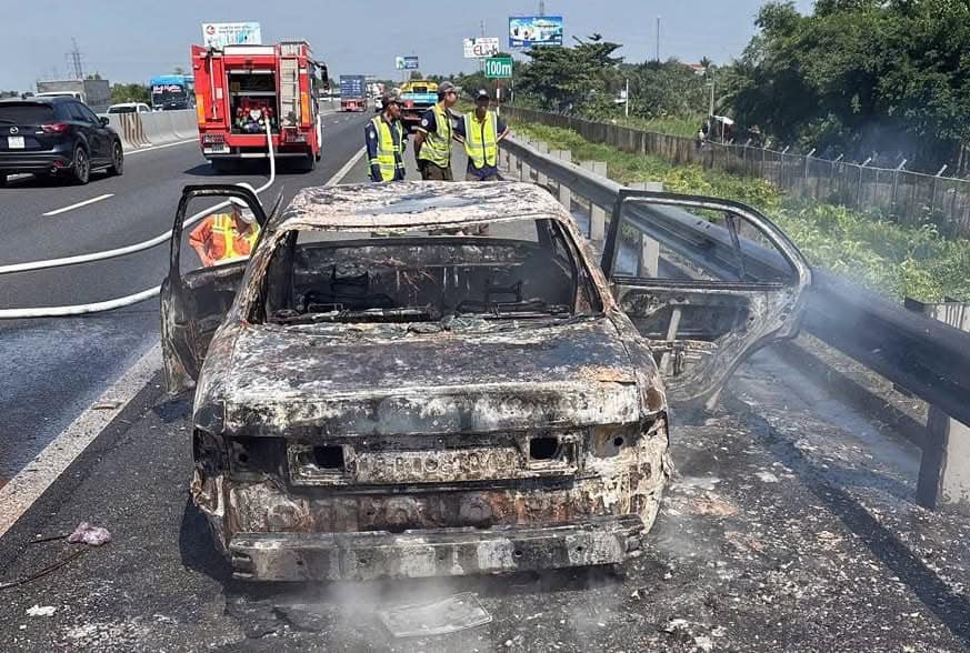 Ô tô cũ 100 triệu đồng vừa mua đã cháy trên đường về nhà, người bán lên tiếng- Ảnh 2.