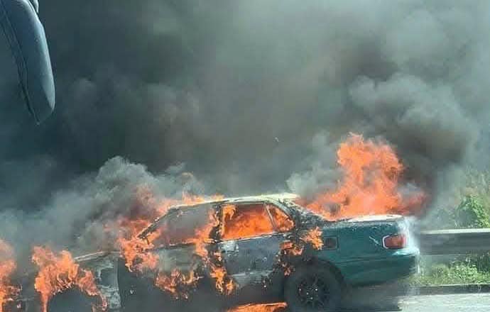 Ô tô cũ 100 triệu đồng vừa mua đã cháy trên đường về nhà, người bán lên tiếng- Ảnh 1.