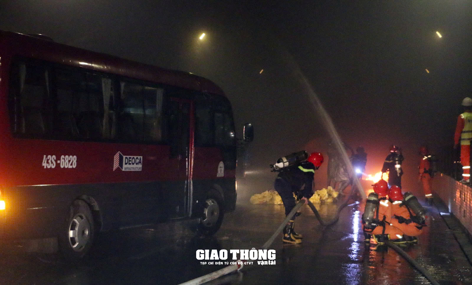 Video: Cận cảnh diễn tập cứu hộ, cứu nạn xe tải bốc cháy trong hầm Hải Vân- Ảnh 1. Video: Cận cảnh diễn tập cứu hộ, cứu nạn xe tải bốc cháy trong hầm Hải Vân- Ảnh 1.
