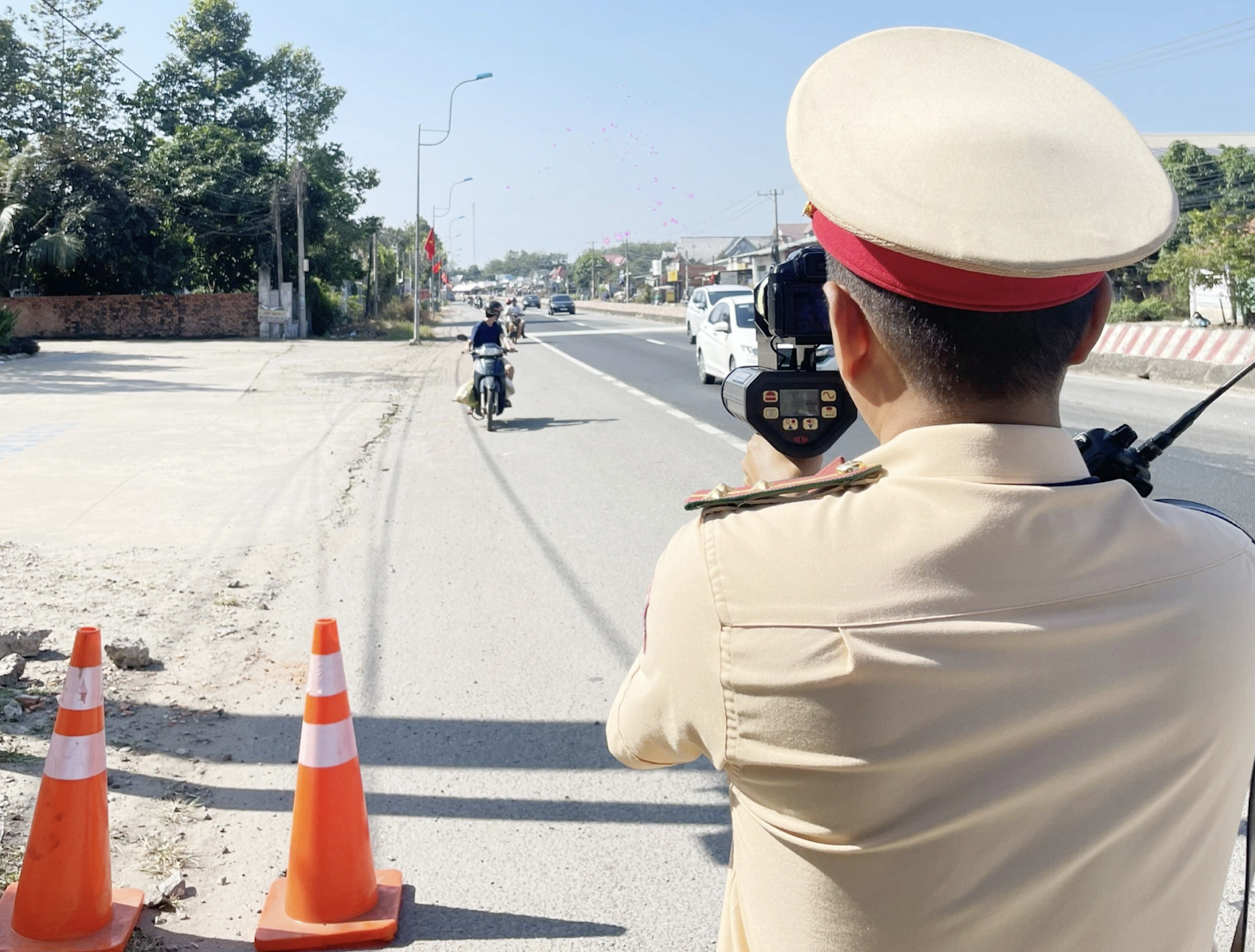 Mức phạt lỗi quá tốc độ mới nhất năm 2025, quá bao nhiêu không bị CSGT phạt? - Ảnh 1.