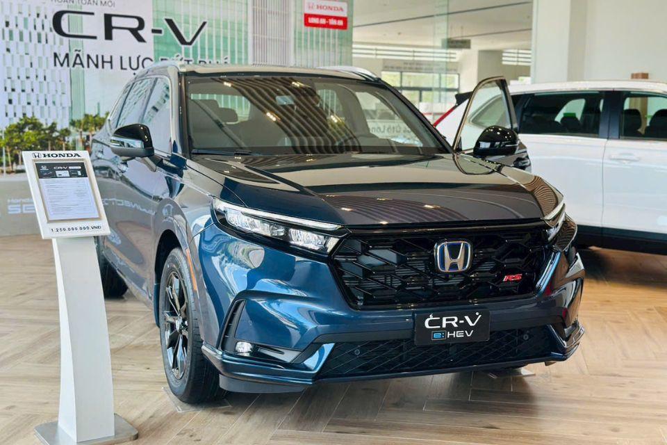 Giá xe Honda CR-V lăn bánh tháng 2/2025: Giảm không phanh rẻ ngang Mazda CX-5, Hyundai Tucson- Ảnh 1.