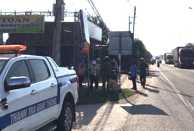 Lập lại trật tự, an toàn hành lang đường bộ tuyến QL1 qua Quảng Nam- Ảnh 6.