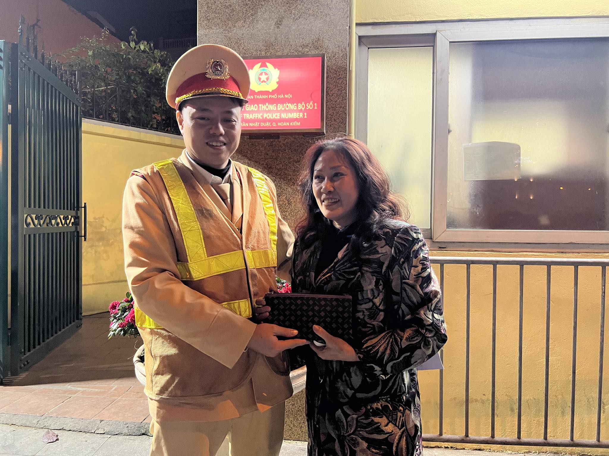 Mùng 1 sang nhà con gái uống rượu chúc tết, về dính nồng độ cồn bị CSGT giữ xe máy- Ảnh 2.