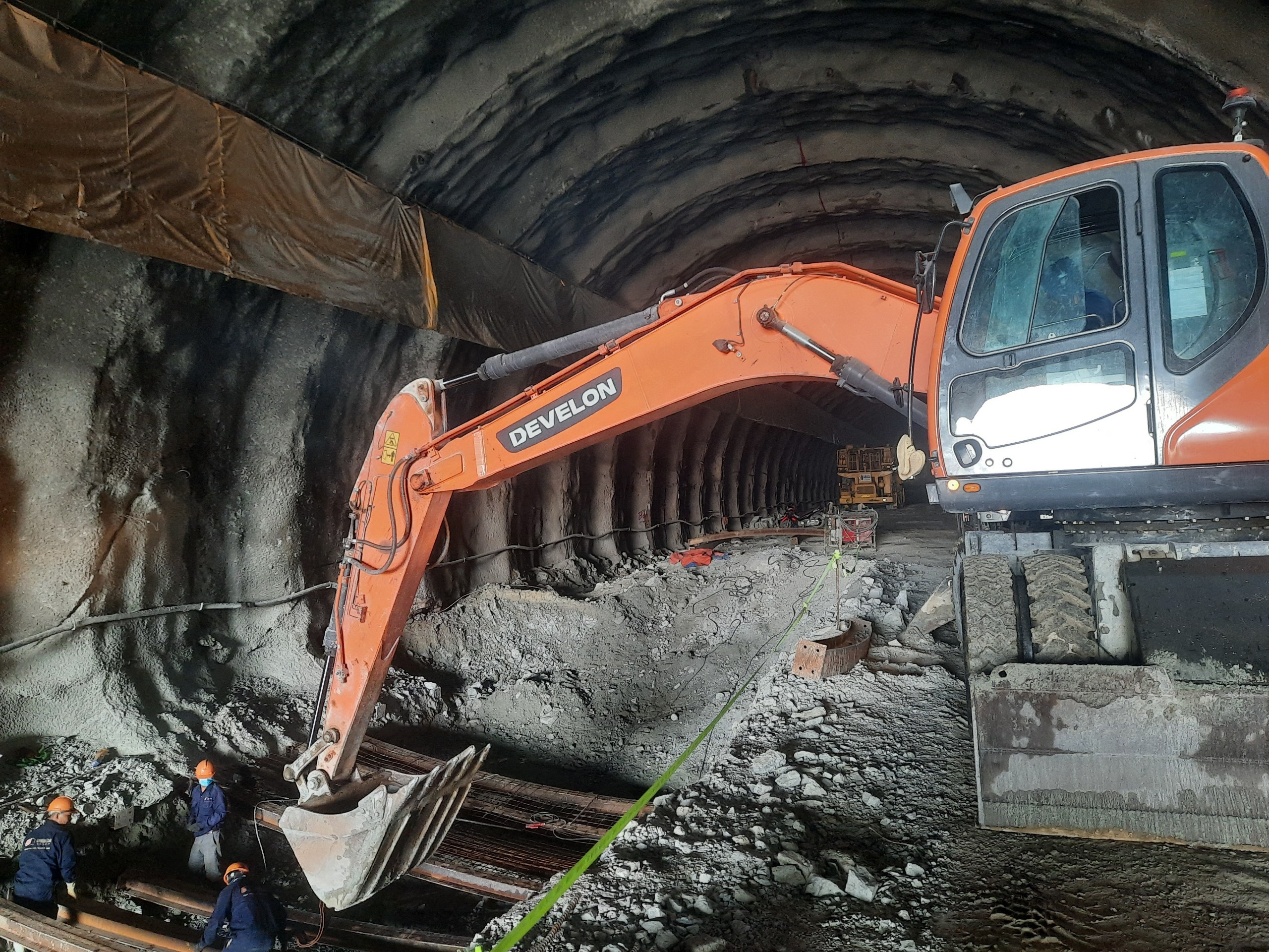 Tết không nghỉ trên công trường cao tốc Quảng Ngãi - Hoài Nhơn- Ảnh 2. Tết không nghỉ trên công trường cao tốc Quảng Ngãi - Hoài Nhơn- Ảnh 2.