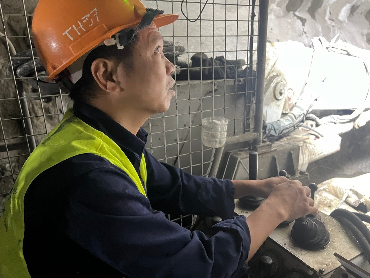 Tết không nghỉ trên công trường cao tốc Quảng Ngãi - Hoài Nhơn- Ảnh 4. Tết không nghỉ trên công trường cao tốc Quảng Ngãi - Hoài Nhơn- Ảnh 4.