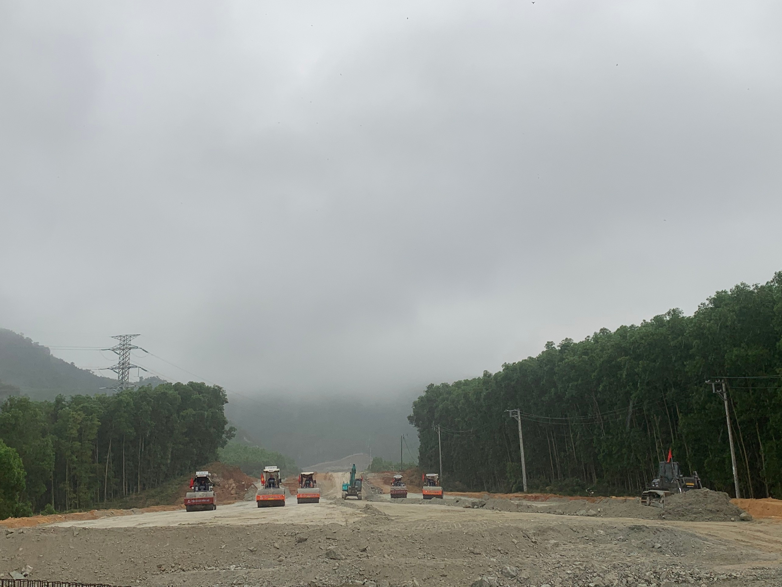 Tết không nghỉ trên công trường cao tốc Quảng Ngãi - Hoài Nhơn- Ảnh 11. Tết không nghỉ trên công trường cao tốc Quảng Ngãi - Hoài Nhơn- Ảnh 11.