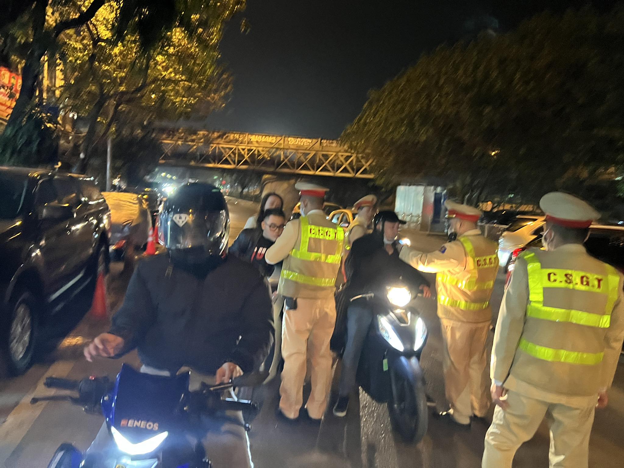 Mùng 3 Tết: Vi phạm giao thông bị CSGT xử phạt tiếp tục tăng, TNGT giảm- Ảnh 1.