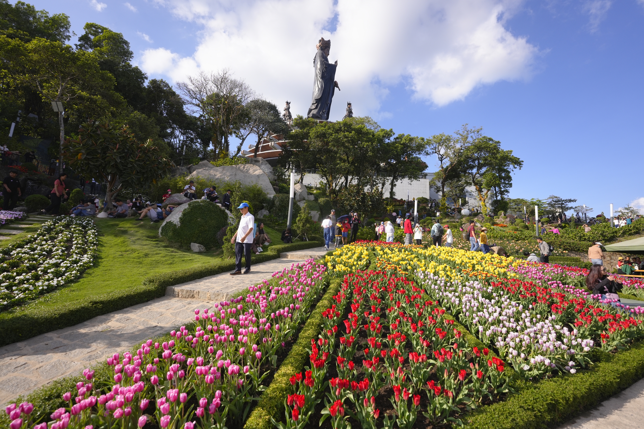 Xuân Giáp Thìn: Sôi động thị trường du lịch- Ảnh 4.