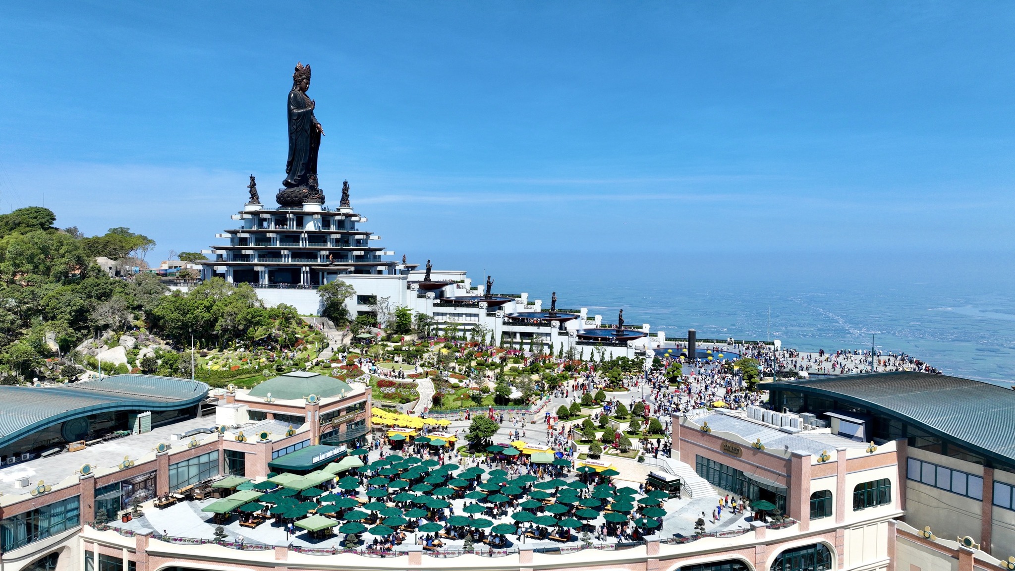 Xuân Giáp Thìn: Sôi động thị trường du lịch- Ảnh 3.