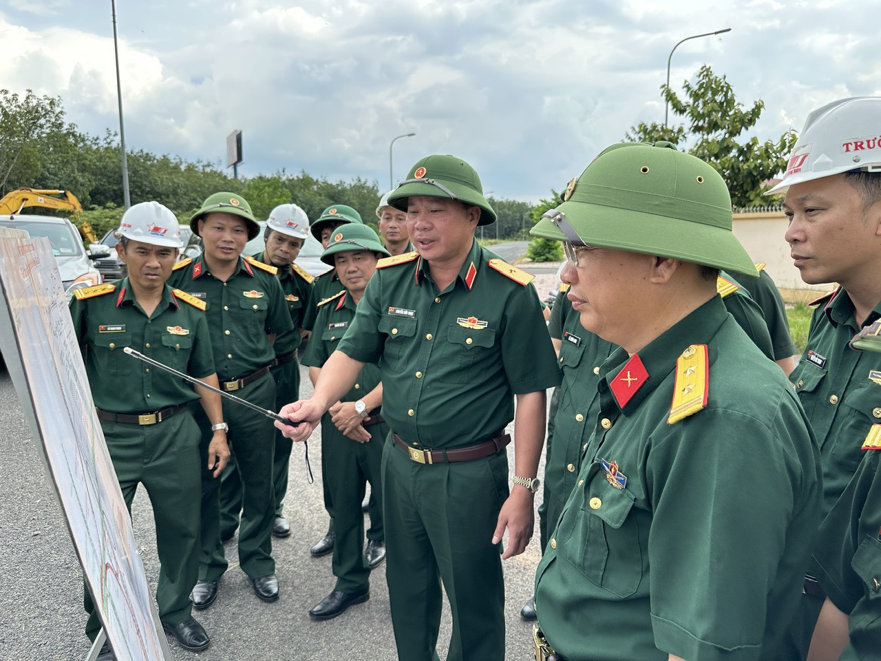 Tư lệnh Binh đoàn 12 bật mí giải pháp thi công cao tốc của doanh nghiệp quân đội- Ảnh 1. Tư lệnh Binh đoàn 12 bật mí giải pháp thi công cao tốc của doanh nghiệp quân đội- Ảnh 1.