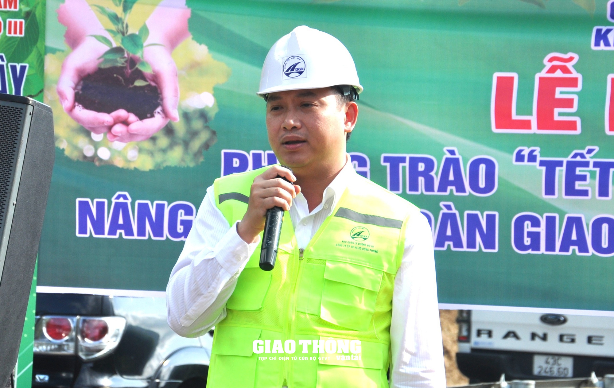 Ngành Đường bộ trồng cây xanh tạo hộ lan tự nhiên, nâng cao an toàn giao thông- Ảnh 3.