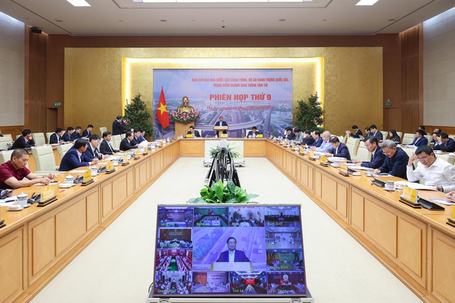 Thủ tướng: Nếu 2024 giải ngân được 422.000 tỷ cho các công trình giao thông sẽ thúc đẩy tăng trưởng KT-XH- Ảnh 2. Thủ tướng: Nếu 2024 giải ngân được 422.000 tỷ cho các công trình giao thông sẽ thúc đẩy tăng trưởng KT-XH- Ảnh 2.