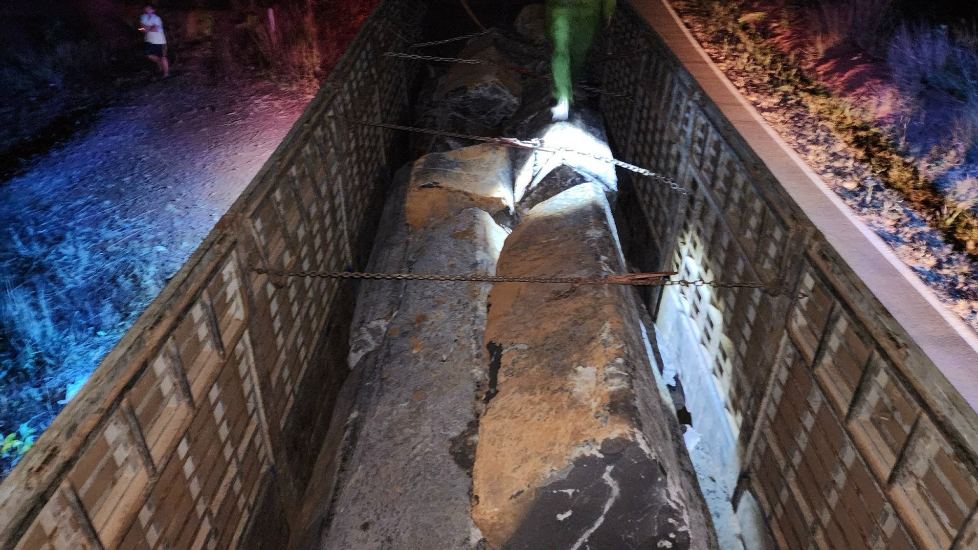 Xử phạt hơn 48 triệu đồng xe tải chở đá quá tải hơn 230% chạy liên tỉnh Bình Phước - Đắk Nông- Ảnh 1.