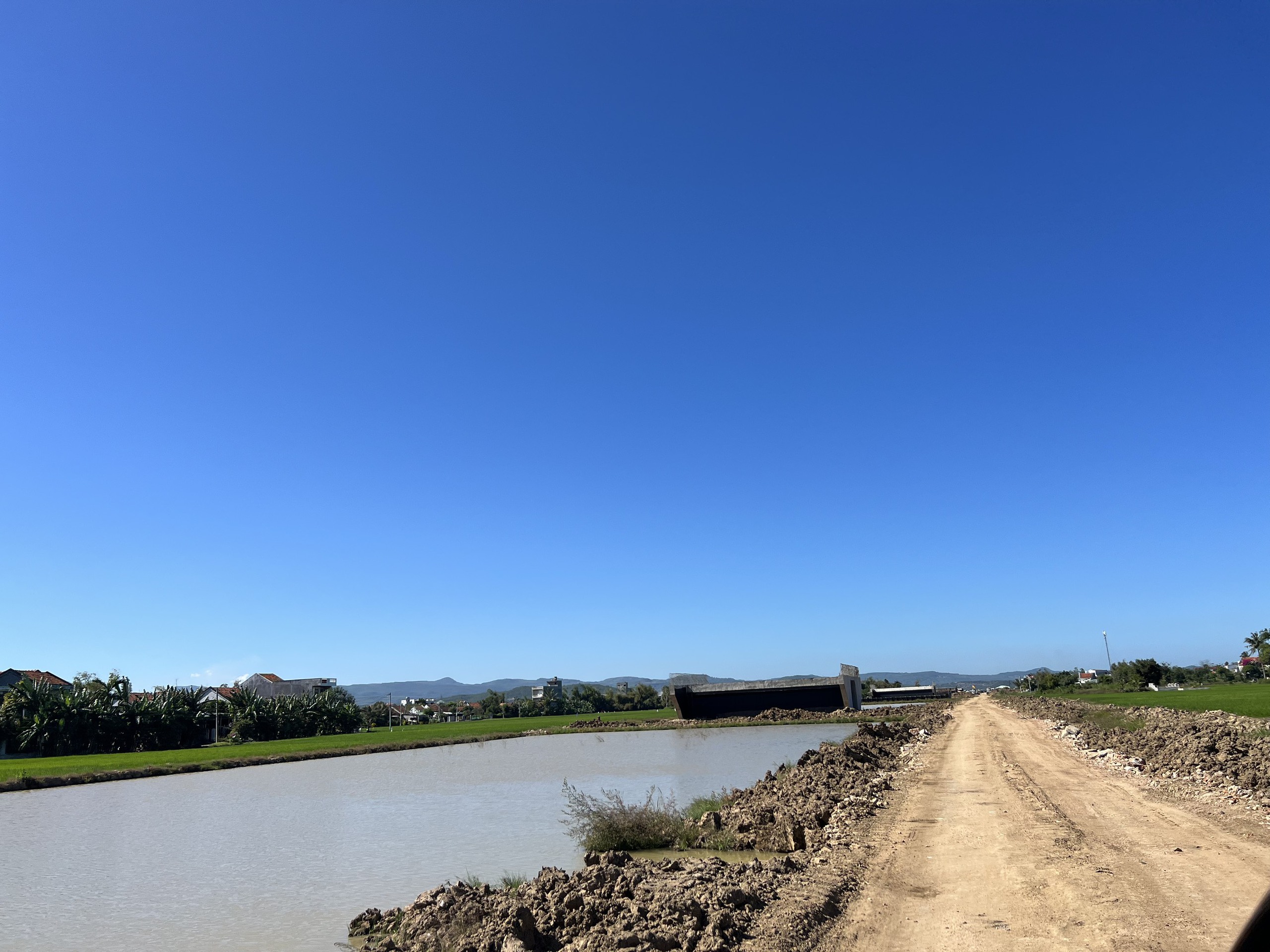 Ưu tiên giao mỏ đất đắp cho cao tốc Chí Thạnh - Vân Phong- Ảnh 3. Ưu tiên giao mỏ đất đắp cho cao tốc Chí Thạnh - Vân Phong- Ảnh 3.