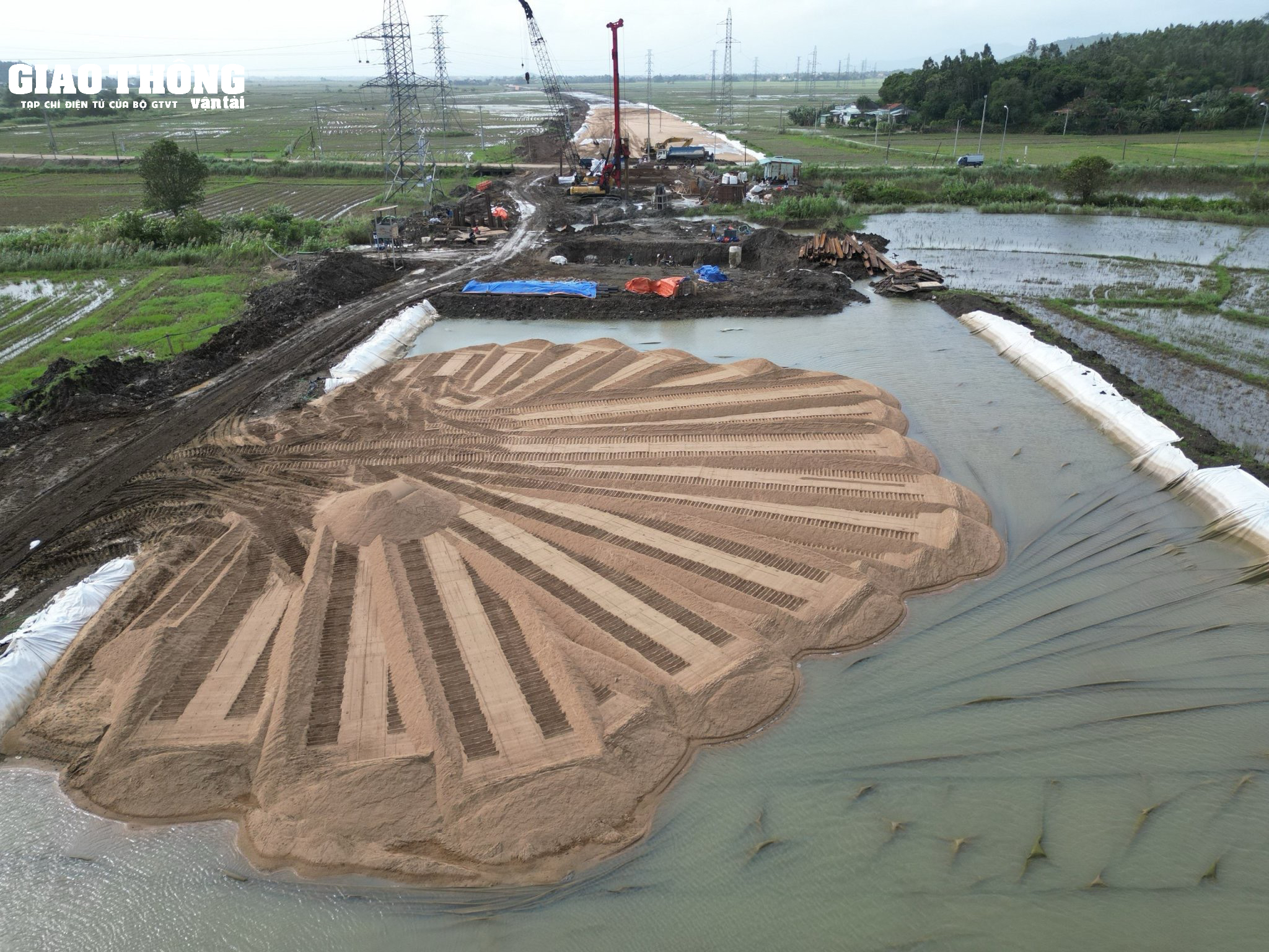 Ưu tiên giao mỏ đất đắp cho cao tốc Chí Thạnh - Vân Phong- Ảnh 5. Ưu tiên giao mỏ đất đắp cho cao tốc Chí Thạnh - Vân Phong- Ảnh 5.