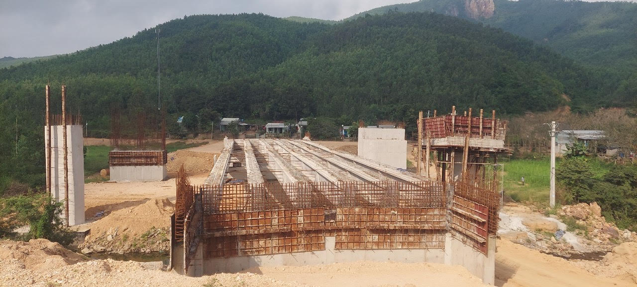 Tổng công ty Thăng Long phấn đấu rút ngắn tiến độ thi công dự án thành phần cao tốc Chí Thạnh - Vân Phong- Ảnh 3.