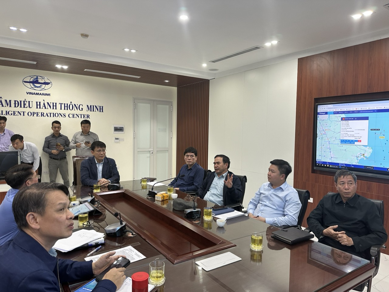 Tàu cá chìm sau đâm va tàu hàng: Huy động tối đa, chạy đua thời gian tìm 2 ngư dân mất tích- Ảnh 1. Tàu cá chìm sau đâm va tàu hàng: Huy động tối đa, chạy đua thời gian tìm 2 ngư dân mất tích- Ảnh 1.