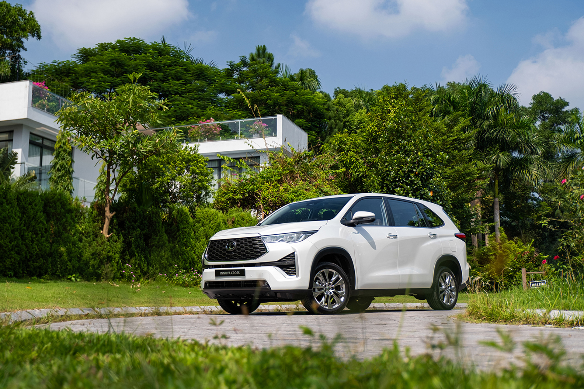 Mẫu xe Toyota Innova Cross bị sụt giảm doanh số rất sâu trong tháng đầu năm 2024.