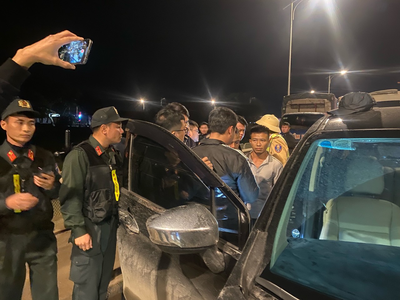 Cục CSGT phối hợp với công an địa phương bắt xe ô tô vận chuyển 15 bánh Heroin trên cao tốc- Ảnh 2.