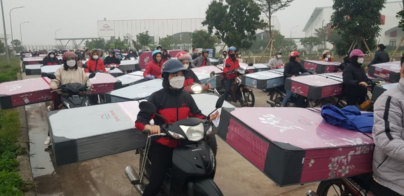 Nhận thưởng Tết bằng đệm, có thể bị phạt đến 600.000 đồng khi vận chuyển trên đường- Ảnh 2.