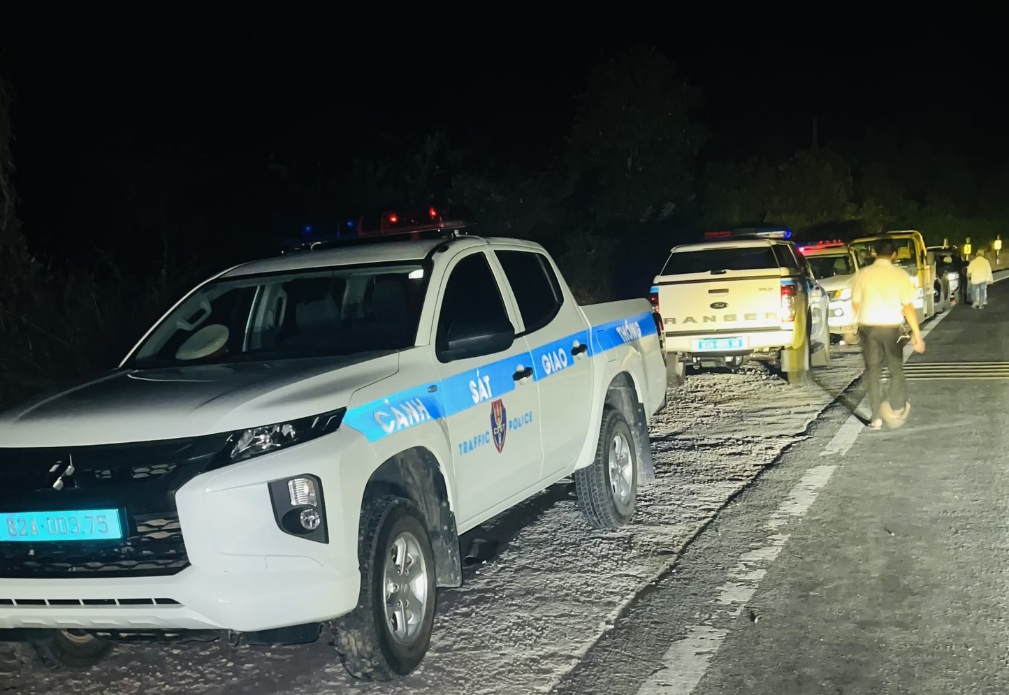 Hiện trường TNGT xe khách lao xuống vực, khiến 9 người bị thương ở Kon Tum- Ảnh 7.