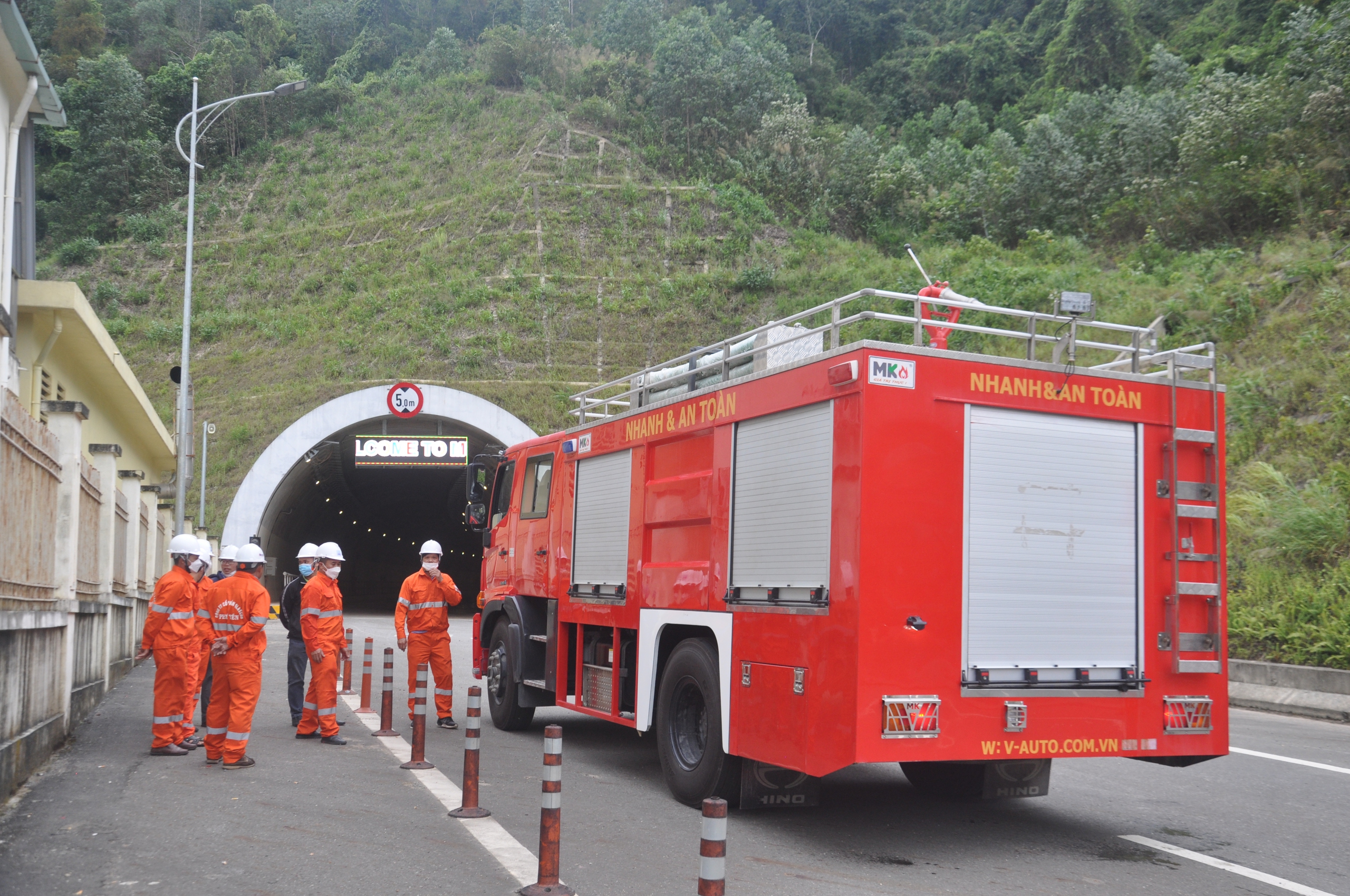 Tăng cường đảm bảo ATGT các tuyến quốc lộ miền Trung - Tây Nguyên cao điểm Tết 2024- Ảnh 4.