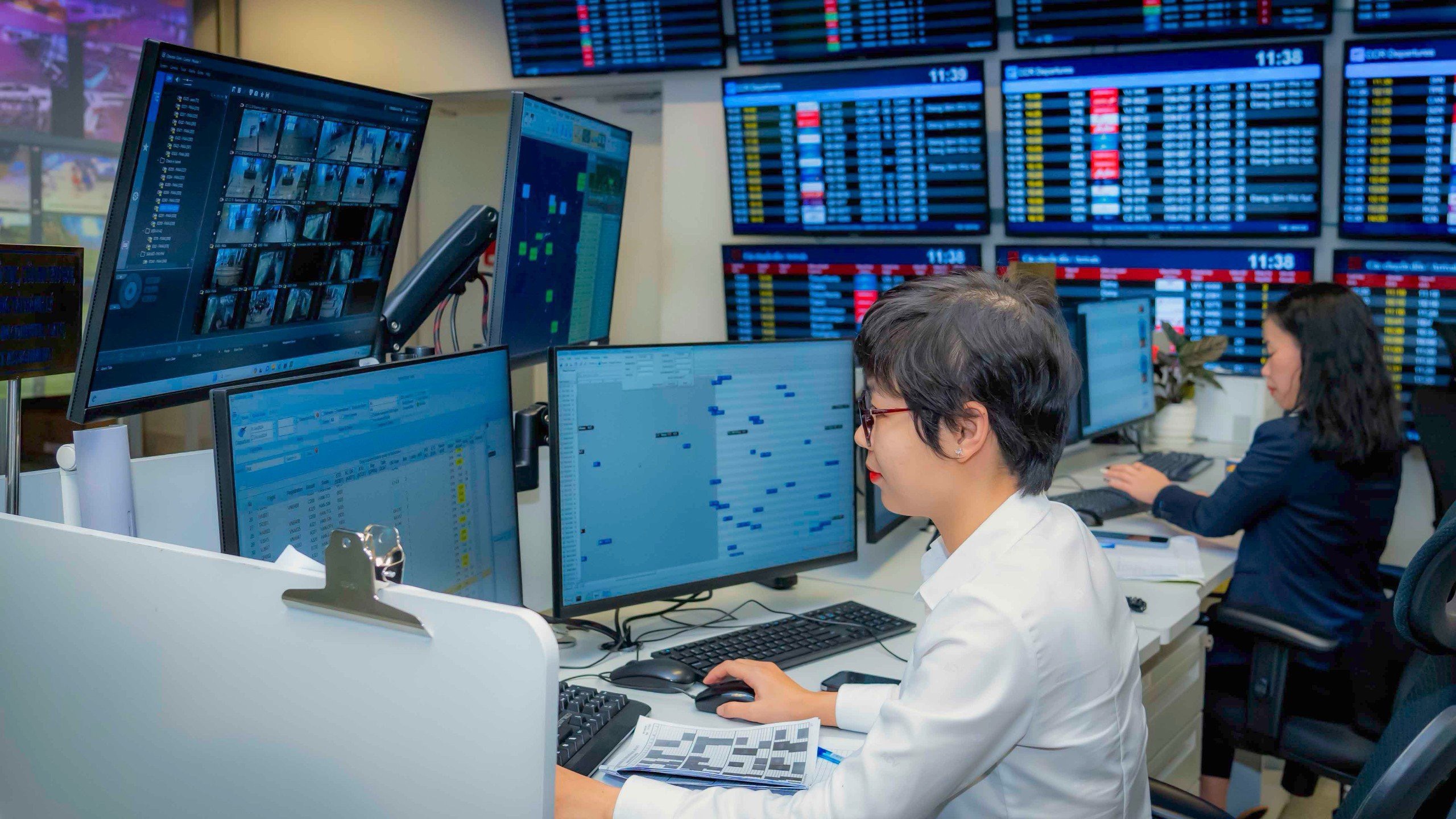 Nội Bài mở tối đa quầy thủ tục, máy soi chiếu phục vụ hơn 100 nghìn lượt khách ngày cao điểm Tết- Ảnh 5.